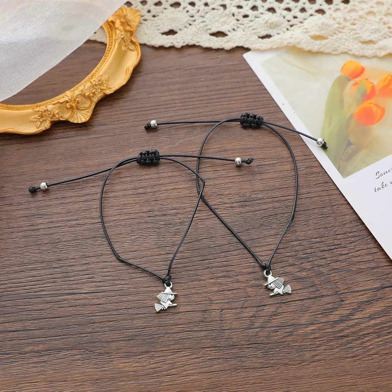 2Pcs Halloween Card Bracelets Set Best Witches Charm Colorful String Witches Bracelets Funny Cat Bracelet Halloween Friendship Jewelry for Women Men