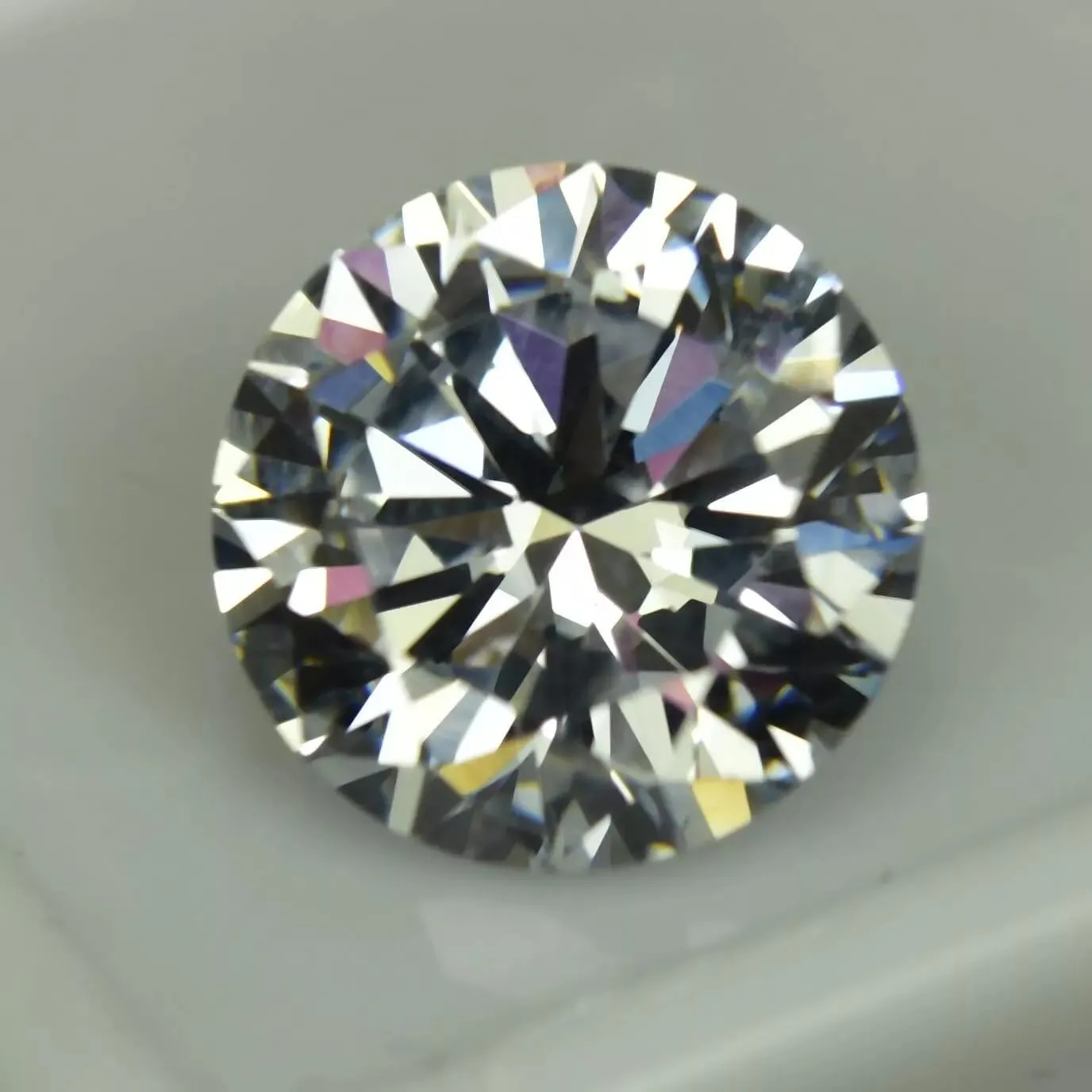 7.90 Carat Lab Grown Synthetic Diamond, Round Cut, D Color VVS2 Clarity, GIE Certified, 10.50x10.50 mm Loose Stone for Premium Fine Jewelry Creation
