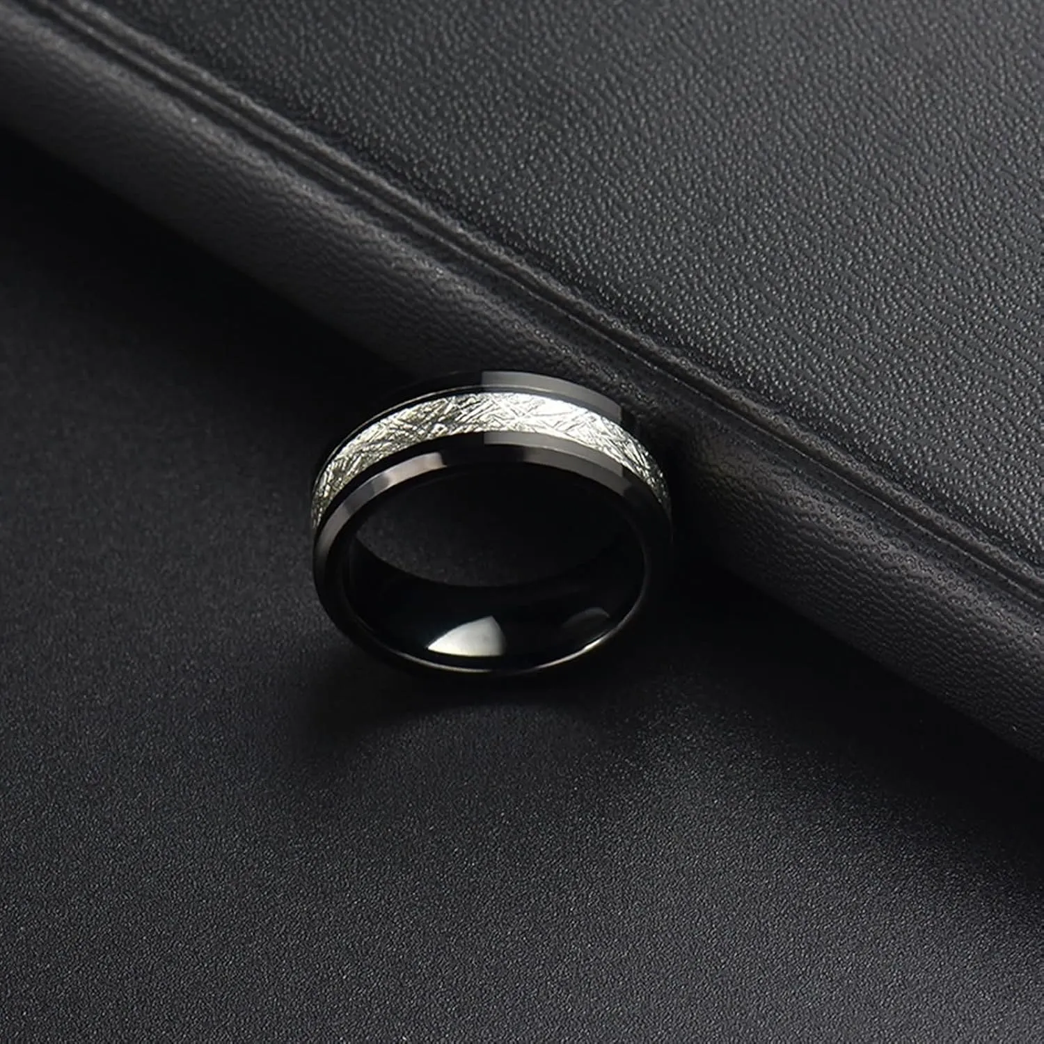 Daesar Matching Rings for Couples, Women and Men Engagement Ring Tungsten 8MM Round Polished and Matte Black