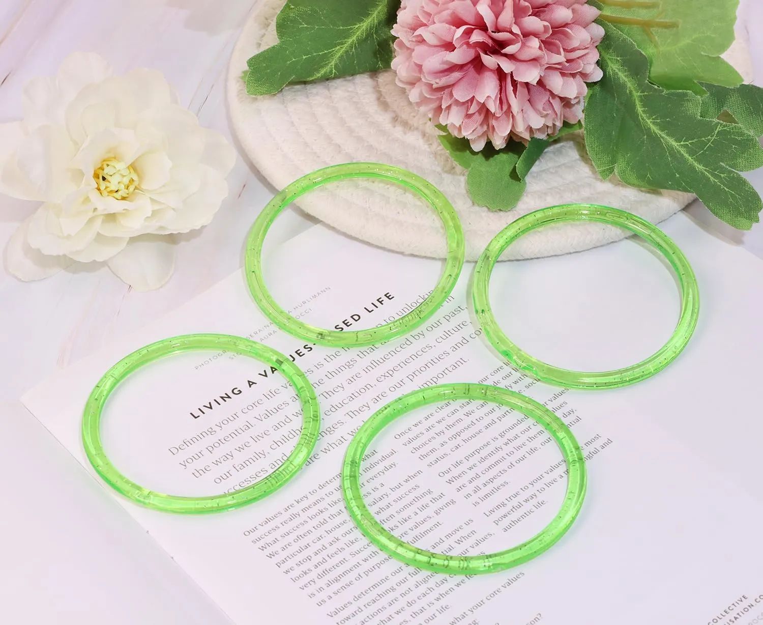 PENTA ANGEL 80s Glitter Bangle Bracelets 8Pcs Retro Neon 90s Costume Party Wrist Band Play Bracelets Plastic Ring for Women Men