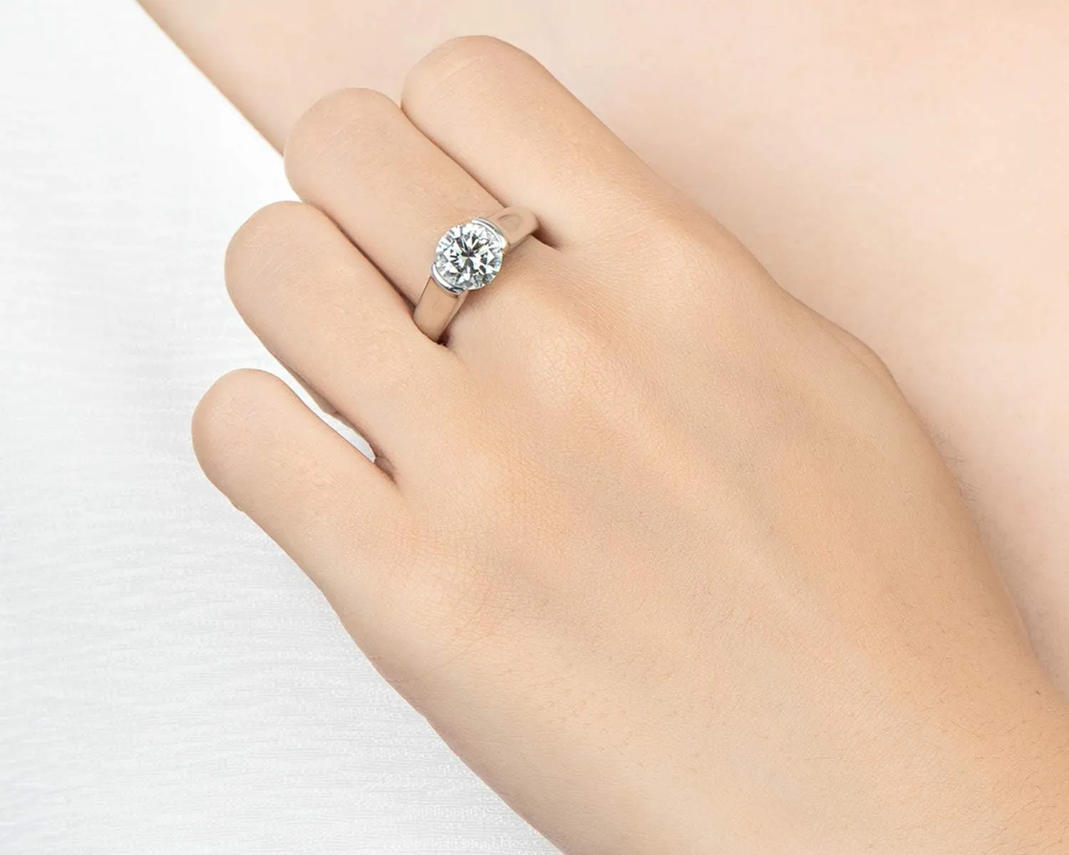 WOAINI 2 Carat Moissanite Ring Solitaire Bezel Setting, Eternity Promise Statement Rings Band with Sterling Silver Gold Plated, Diamond-Alternative Perfect Gifts for Anniversary Wedding Engagement